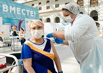В Москве прививку от коронавируса сделали 1 миллион пенсионеров